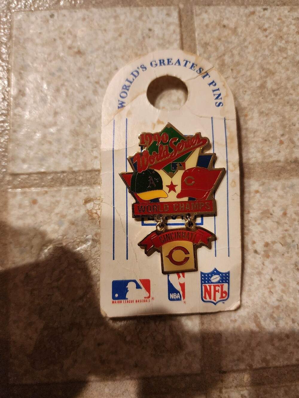 Vintage 1990 World Series Champions Cincinnati Reds Dangle Pin Peter David New